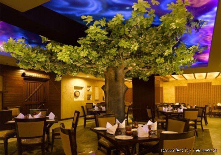 Hotel Hindusthan International, Варанасі Ресторан фото