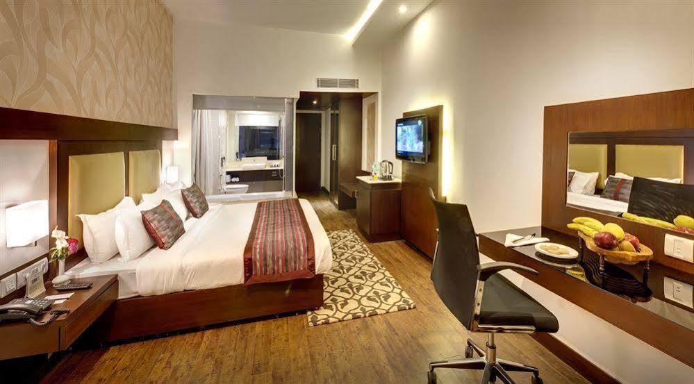 Hotel Hindusthan International, Варанасі Екстер'єр фото