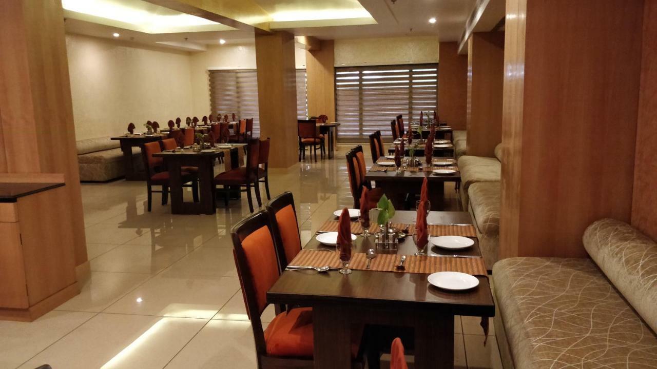 Hotel Hindusthan International, Варанасі Екстер'єр фото